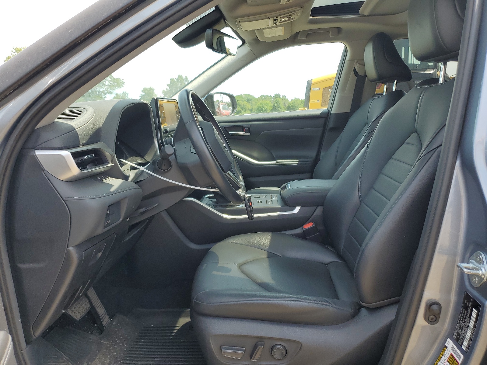 5TDHZRBH6MS073750 2021 Toyota Highlander Xle