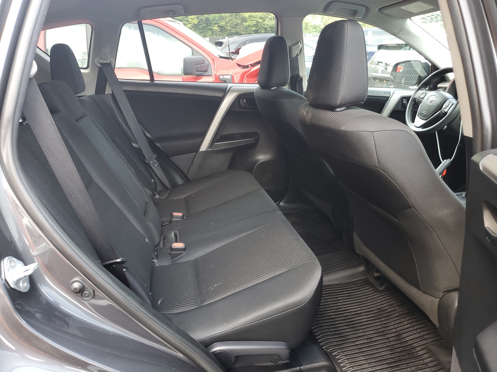 2T3BFREV0HW646372 2017 Toyota Rav4 Le