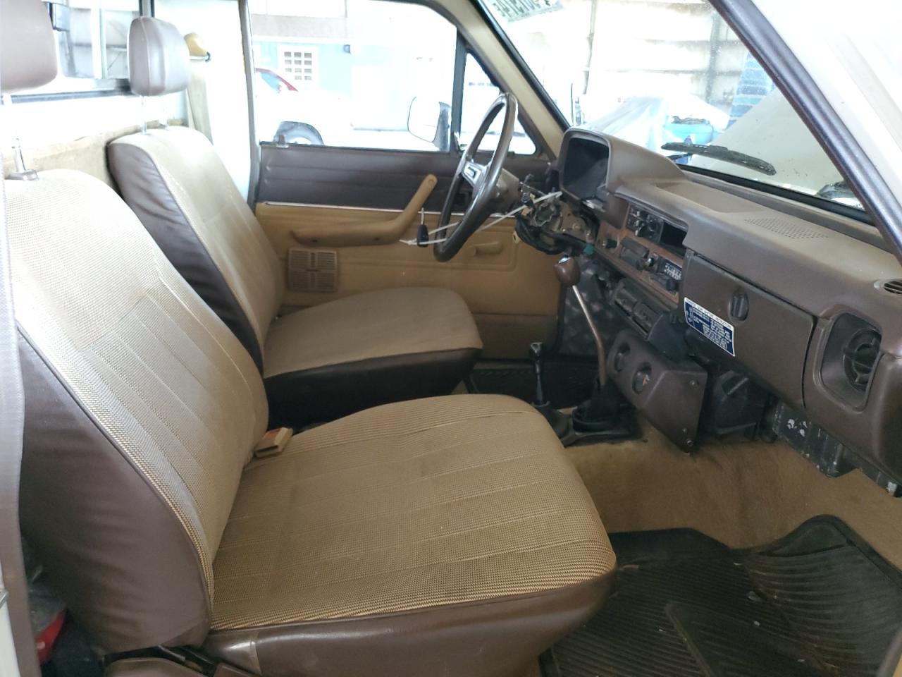 1983 Toyota Pickup Rn48 VIN: JT4RN48S7D0082093 Lot: 61987974