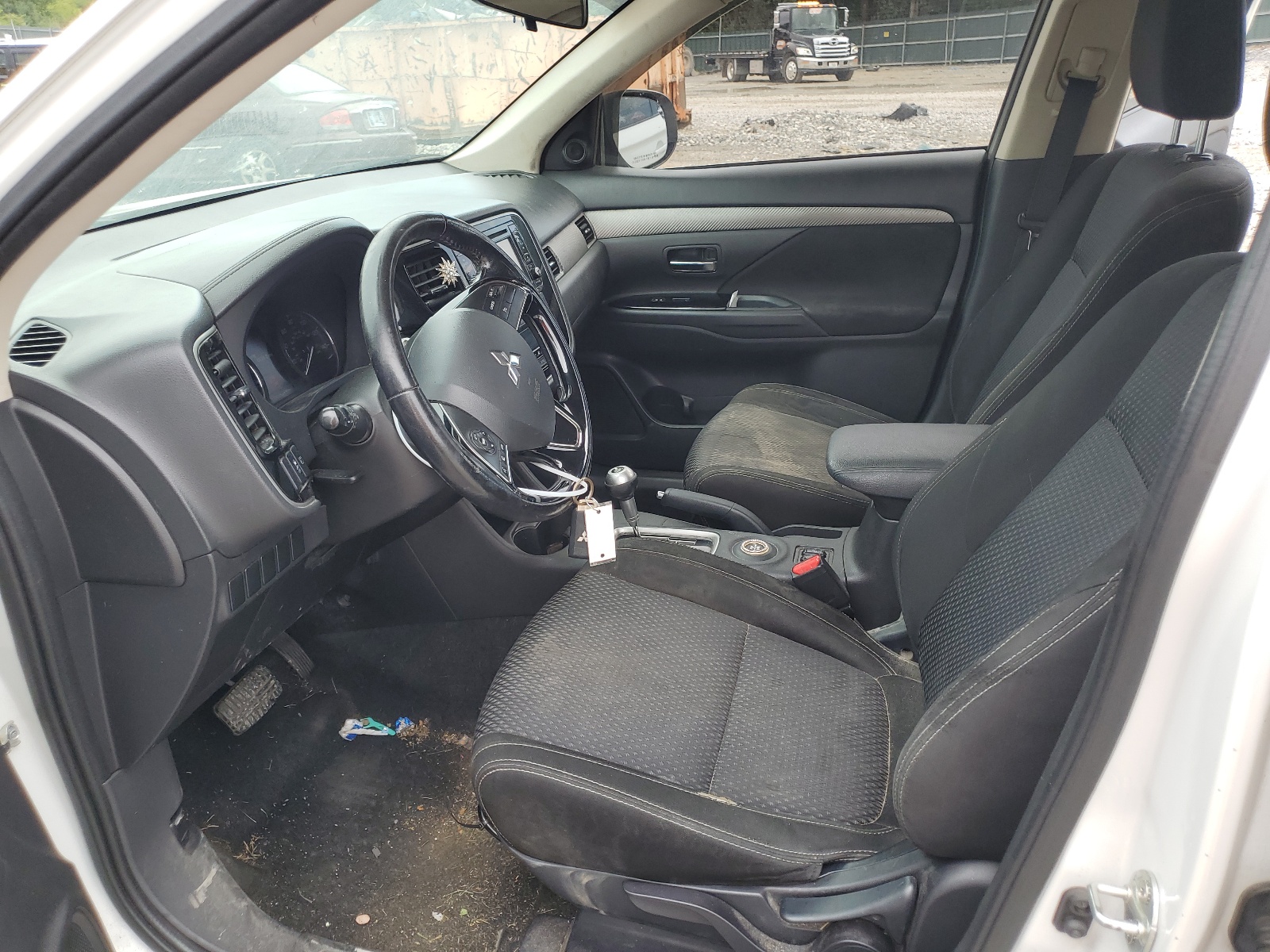 JA4AZ3A34GZ004802 2016 Mitsubishi Outlander Se