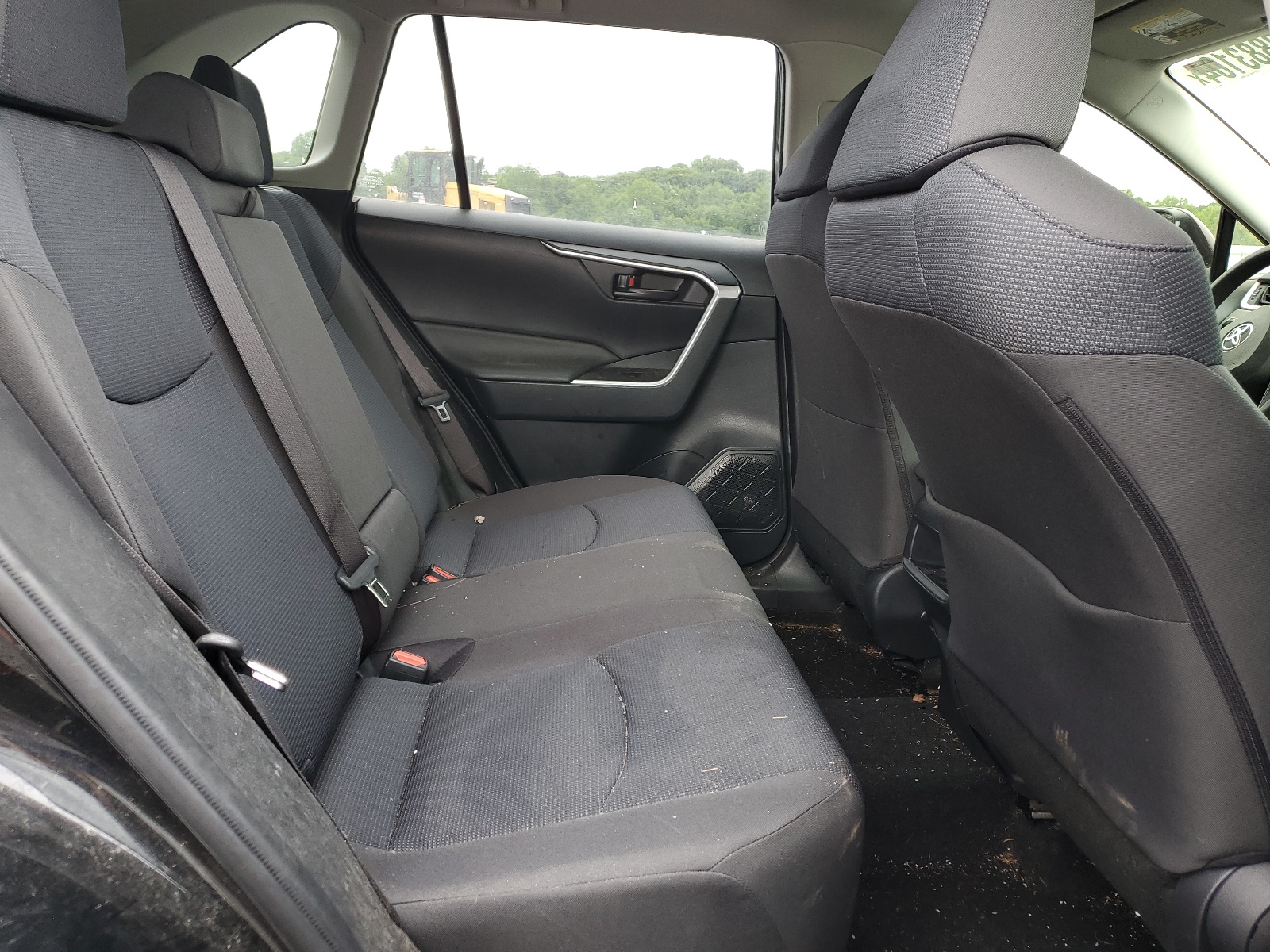 JTMF1RFVXKJ016749 2019 Toyota Rav4 Le