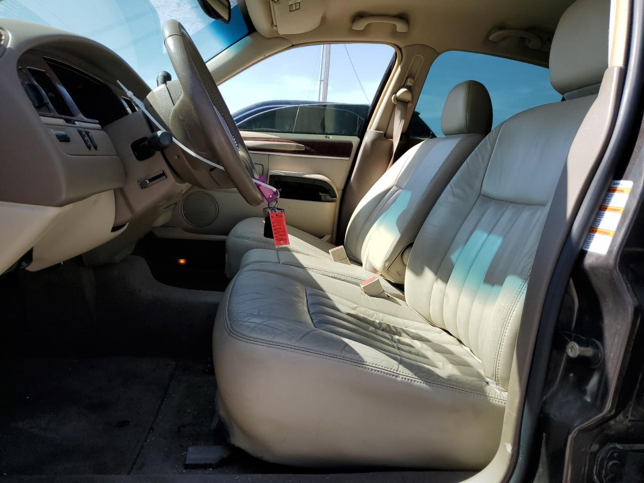 2005 Lincoln Town Car Signature VIN: 1LNHM81W45Y613168 Lot: 64187024