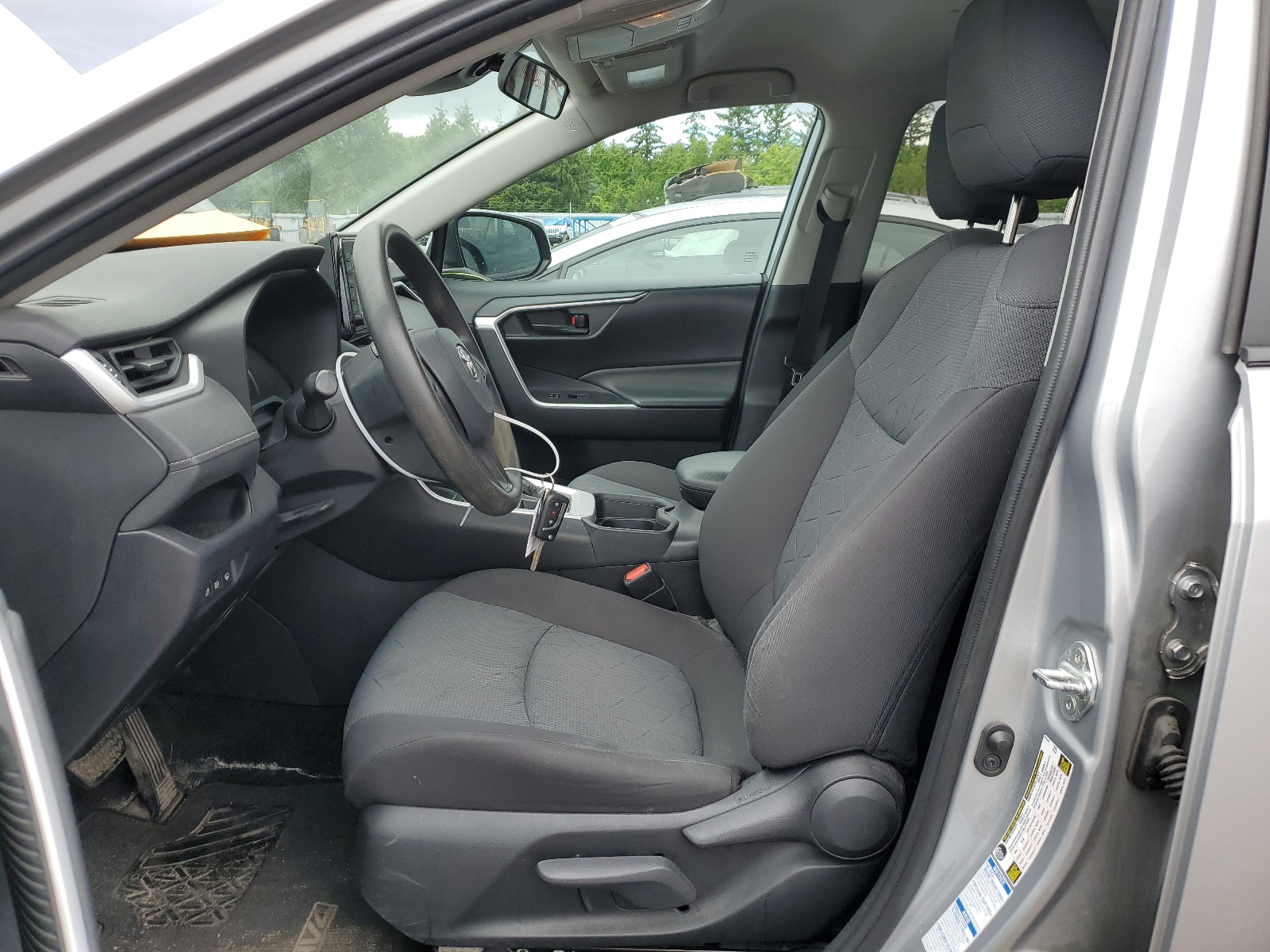 2T3B1RFV3LW098714 2020 Toyota Rav4 Le