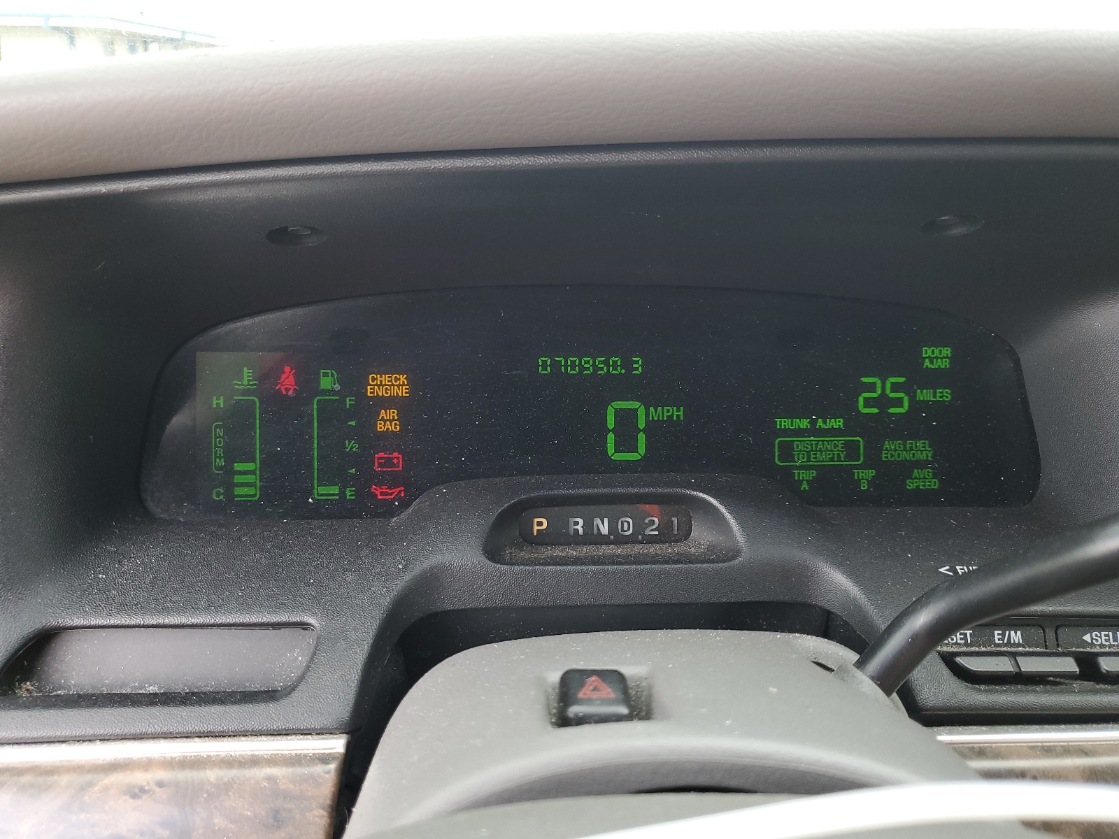 2FAFP74W3YX150457 2000 Ford Crown Victoria Lx