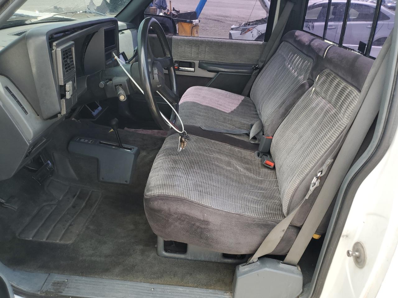 1990 Chevrolet Gmt-400 K1500 VIN: 1GCDK14K7LZ241180 Lot: 64502904