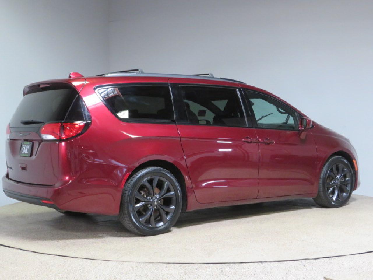 2018 Chrysler Pacifica - Image 3