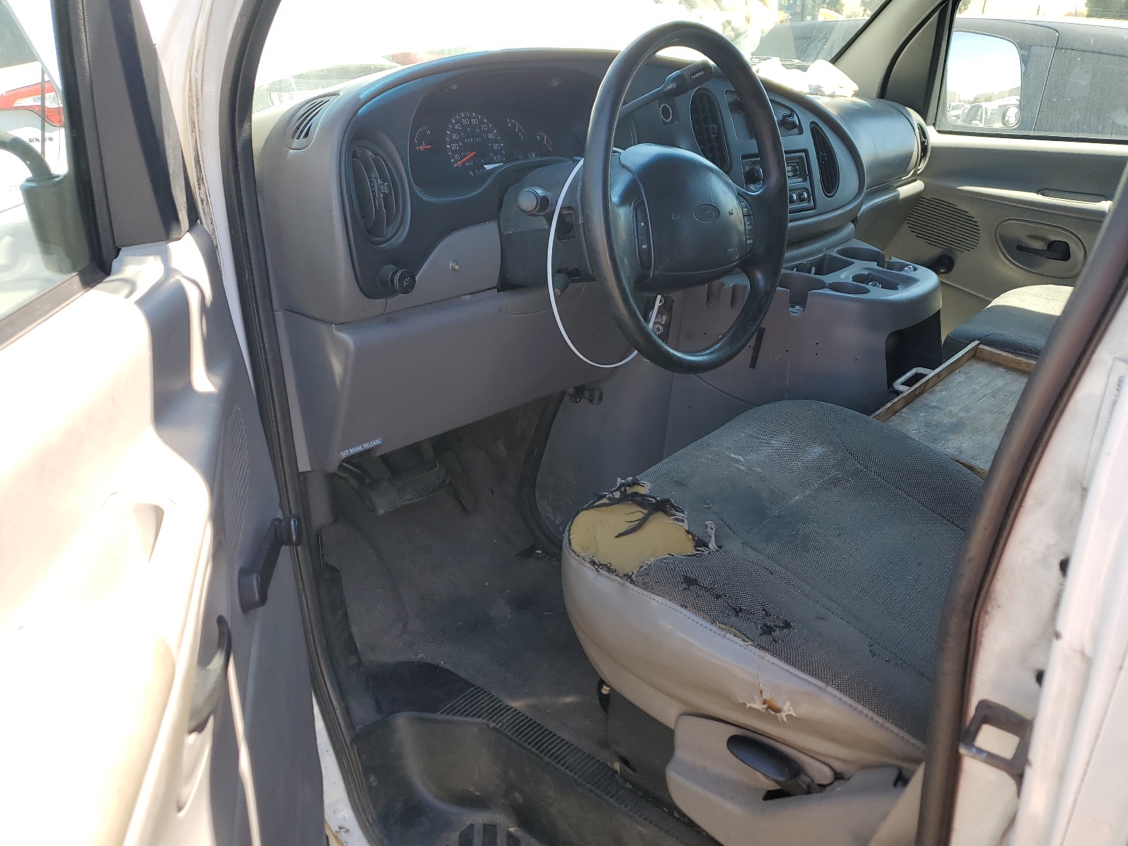 1FTNE24L3YHB33677 2000 Ford Econoline E250 Van