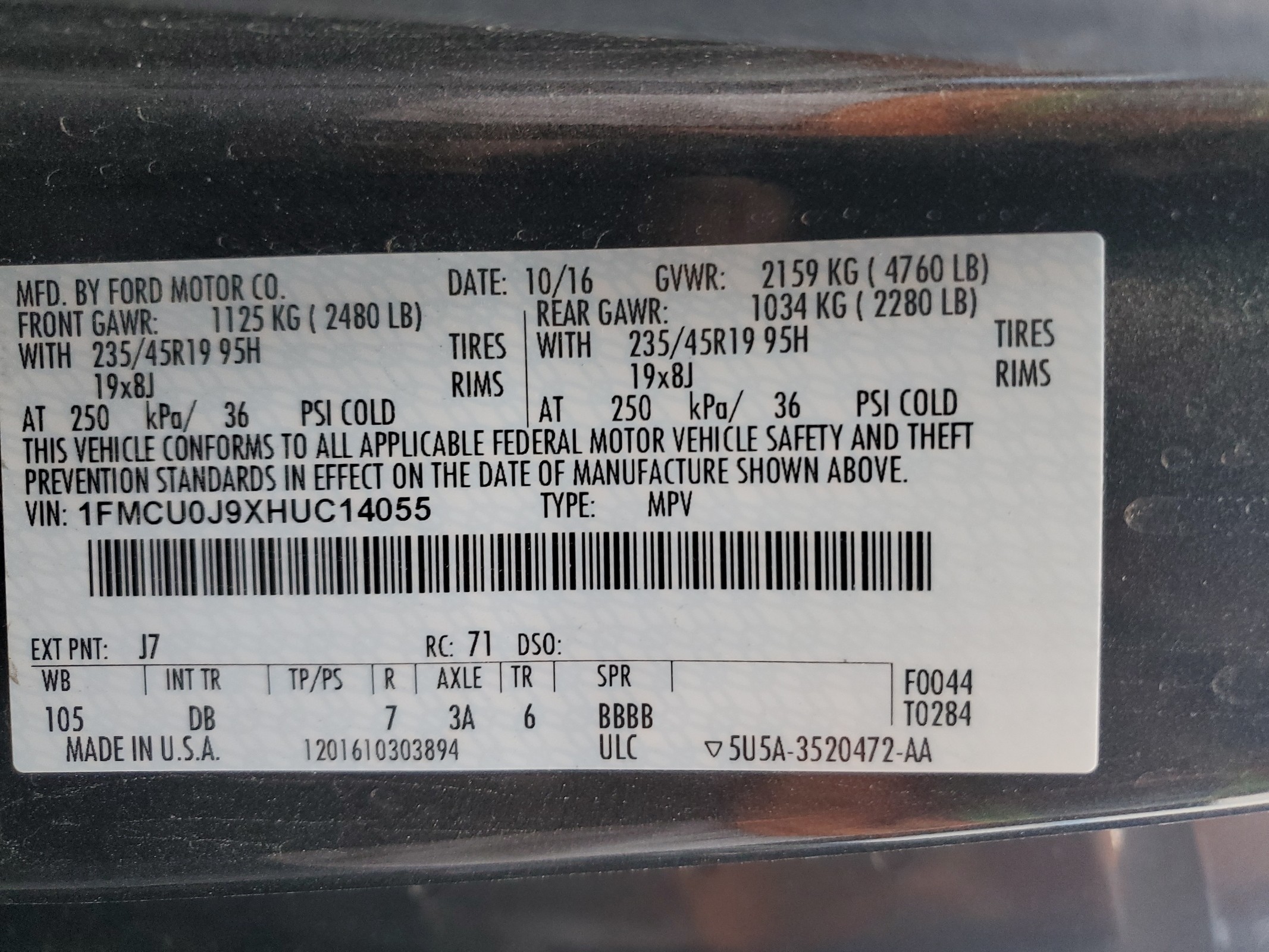 1FMCU0J9XHUC14055 2017 Ford Escape Titanium