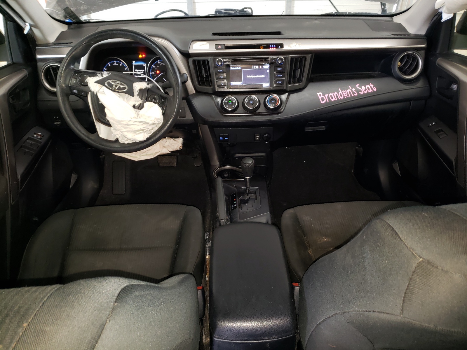 JTMBFREVXJJ182124 2018 Toyota Rav4 Le