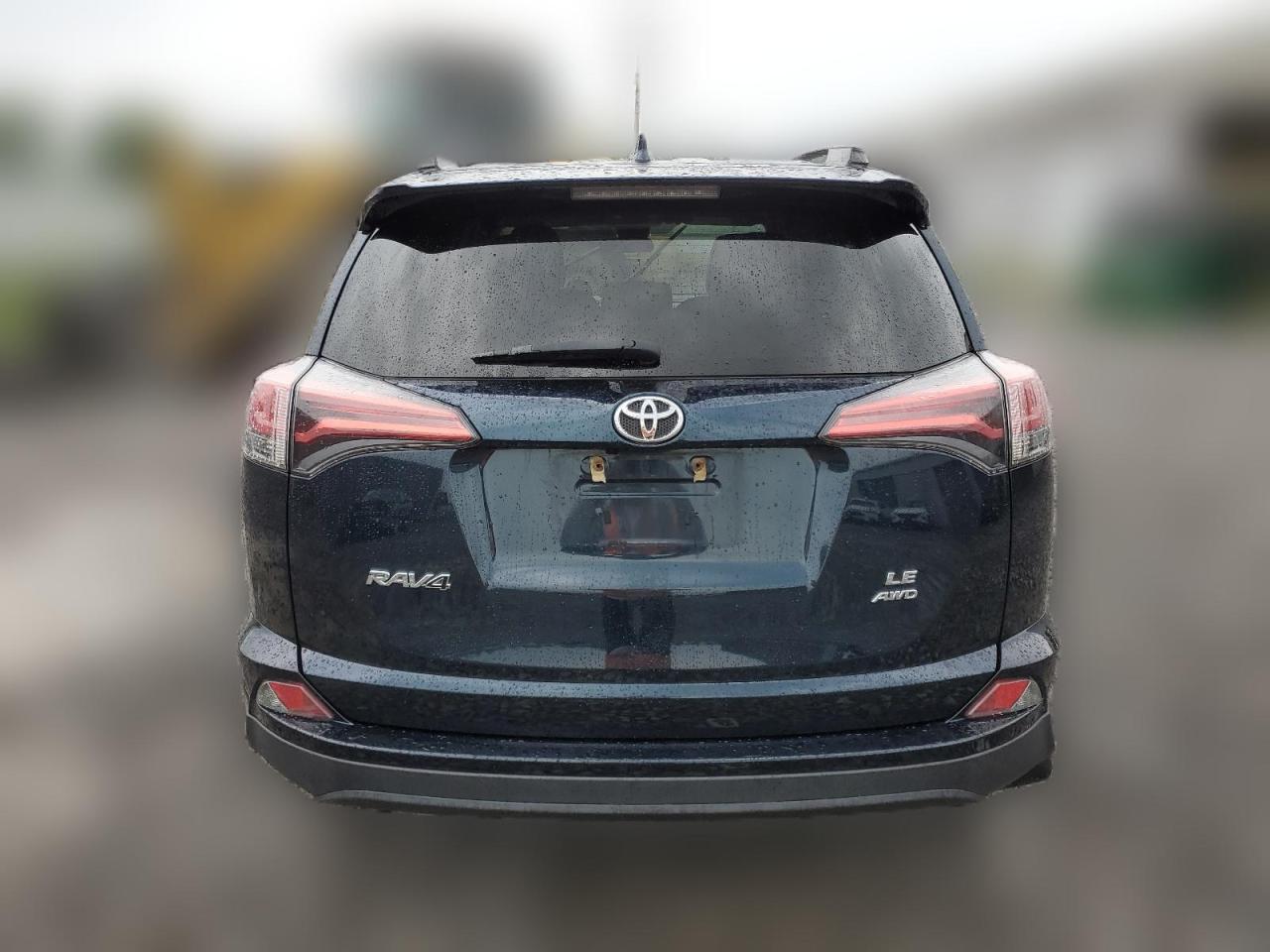 2018 Toyota Rav4 Le VIN: 2T3BFREV1JW735146 Lot: 63584874