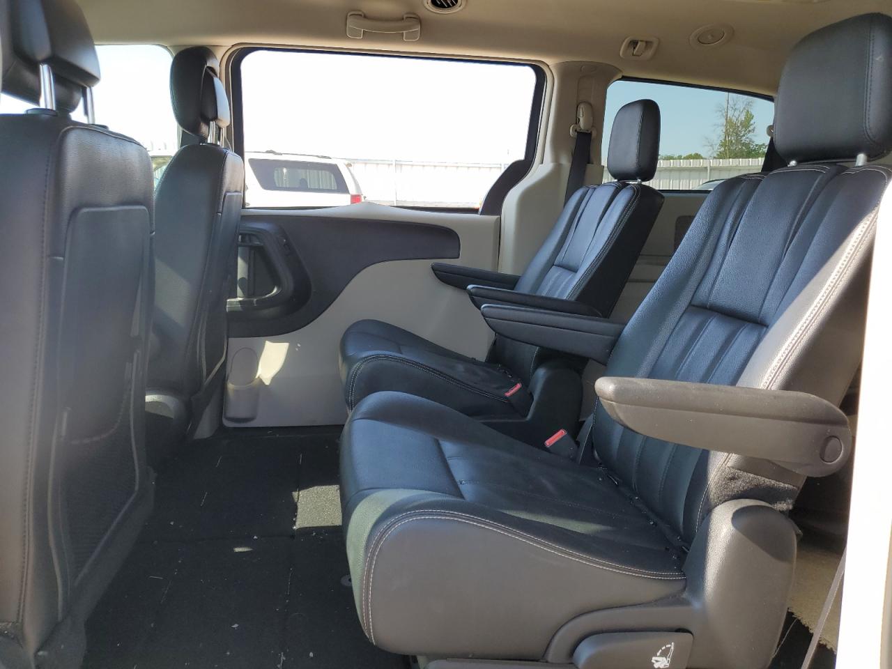 2016 Chrysler Town & Country Touring VIN: 2C4RC1BG0GR164752 Lot: 63296264