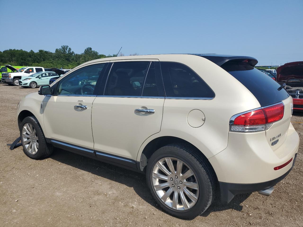 2015 Lincoln MKX - Image 2
