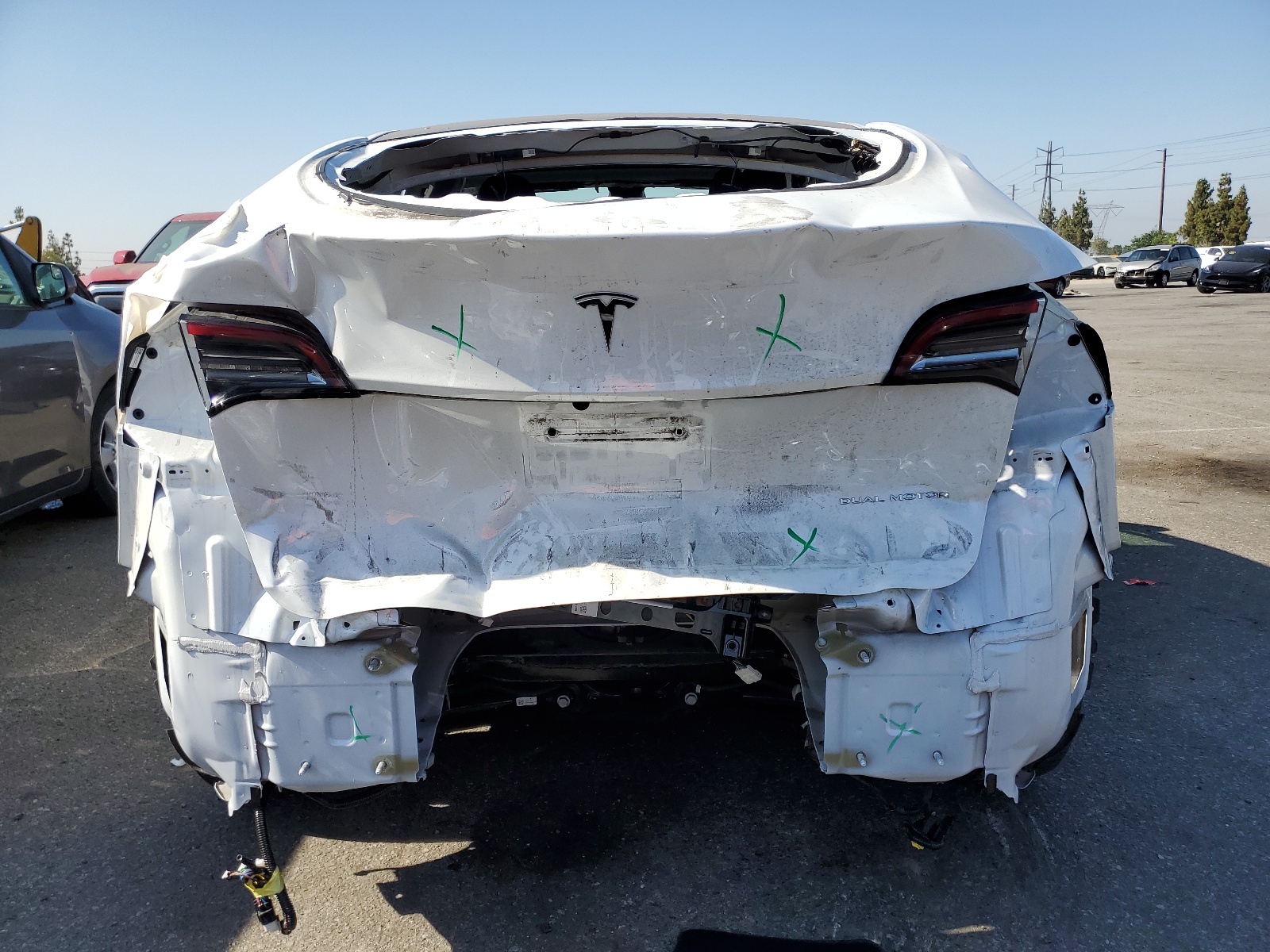 5YJYGAEE8MF160014 2021 Tesla Model Y