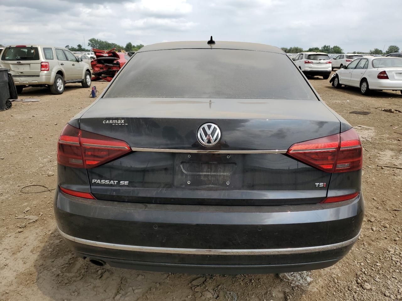 1VWBA7A3XJC040638 2018 Volkswagen Passat Se