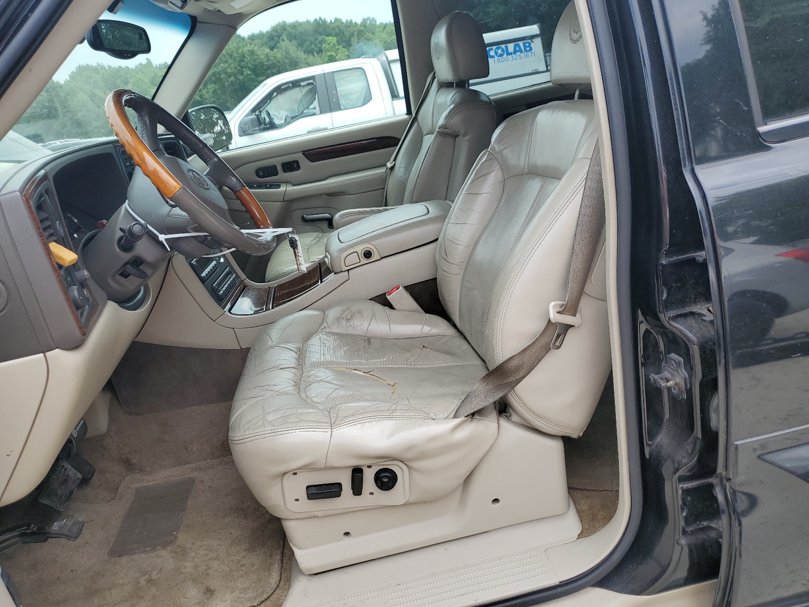 1GYEK63N52R213867 2002 Cadillac Escalade Luxury