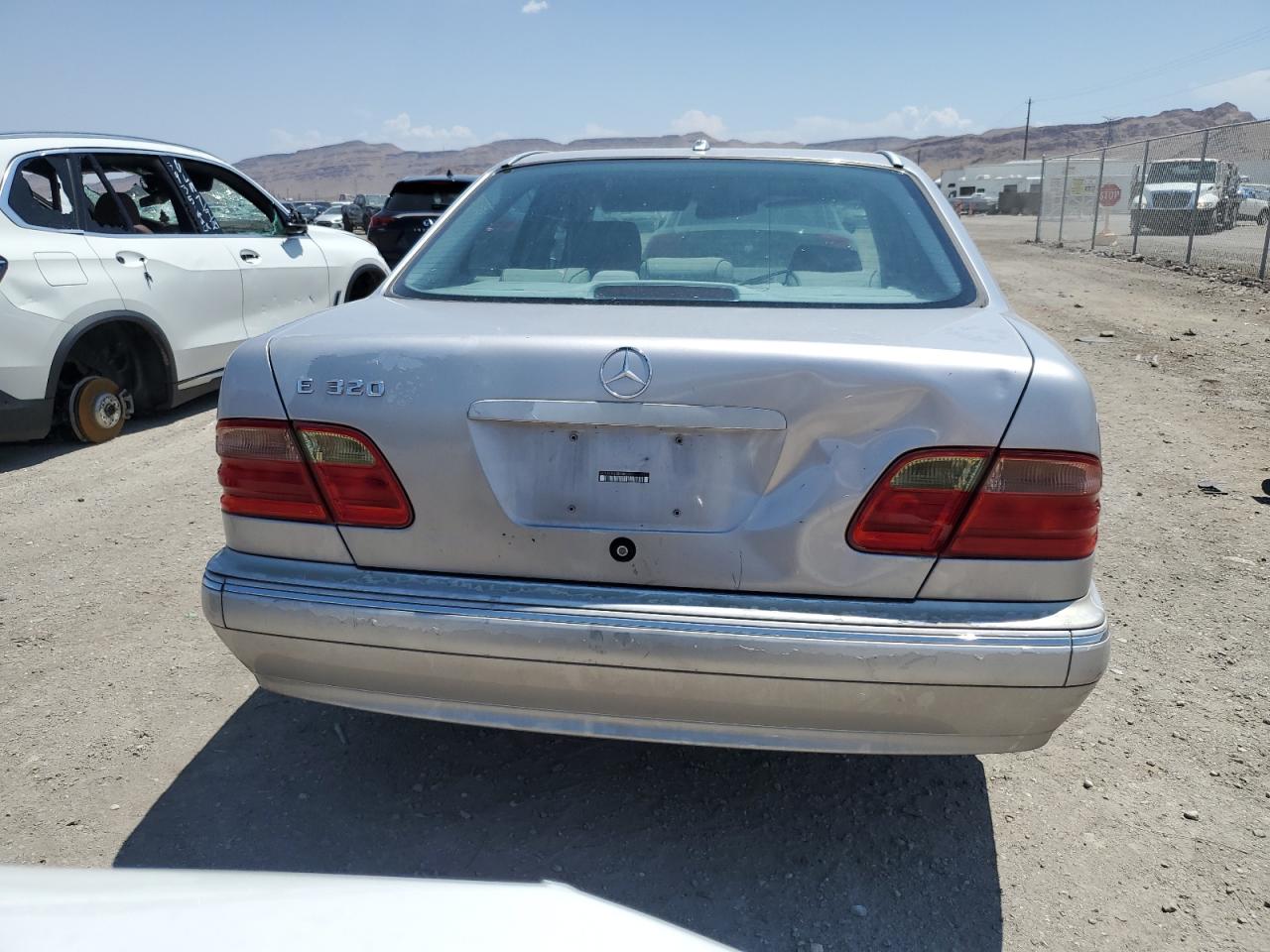 2002 Mercedes-Benz E 320 VIN: WDBJF65J42B468410 Lot: 62095104