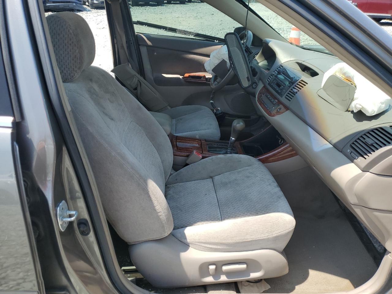 2003 Toyota Camry Le VIN: 4T1BF32K43U566999 Lot: 65321394