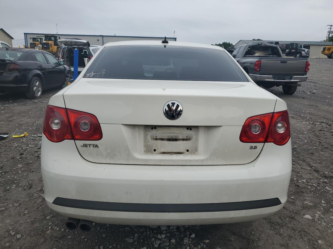 2007 Volkswagen Jetta 2.5 Option Package 1 VIN: 3VWRF71K17M101485 Lot: 64208464