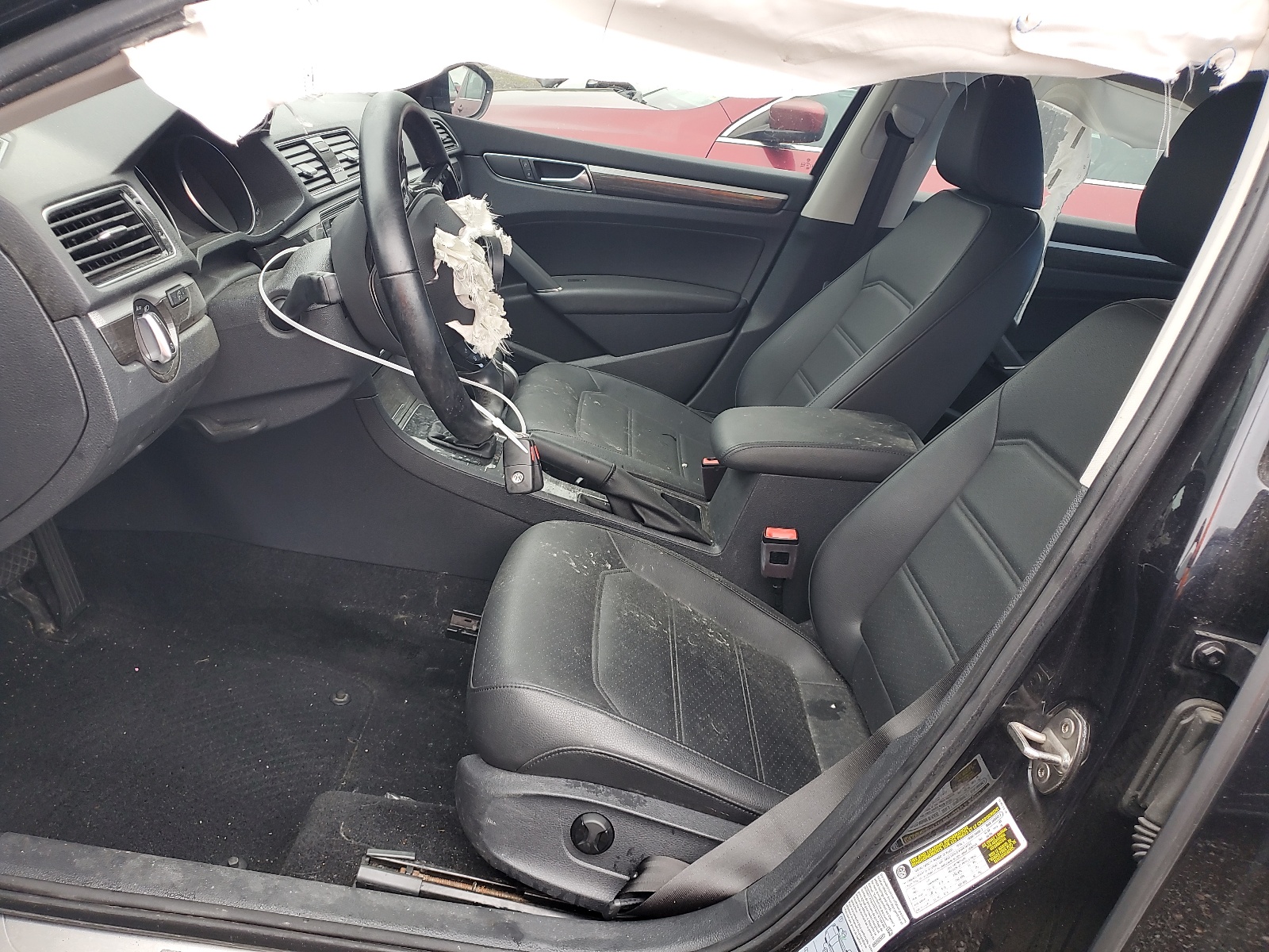 1VWBA7A33JC013281 2018 Volkswagen Passat Se