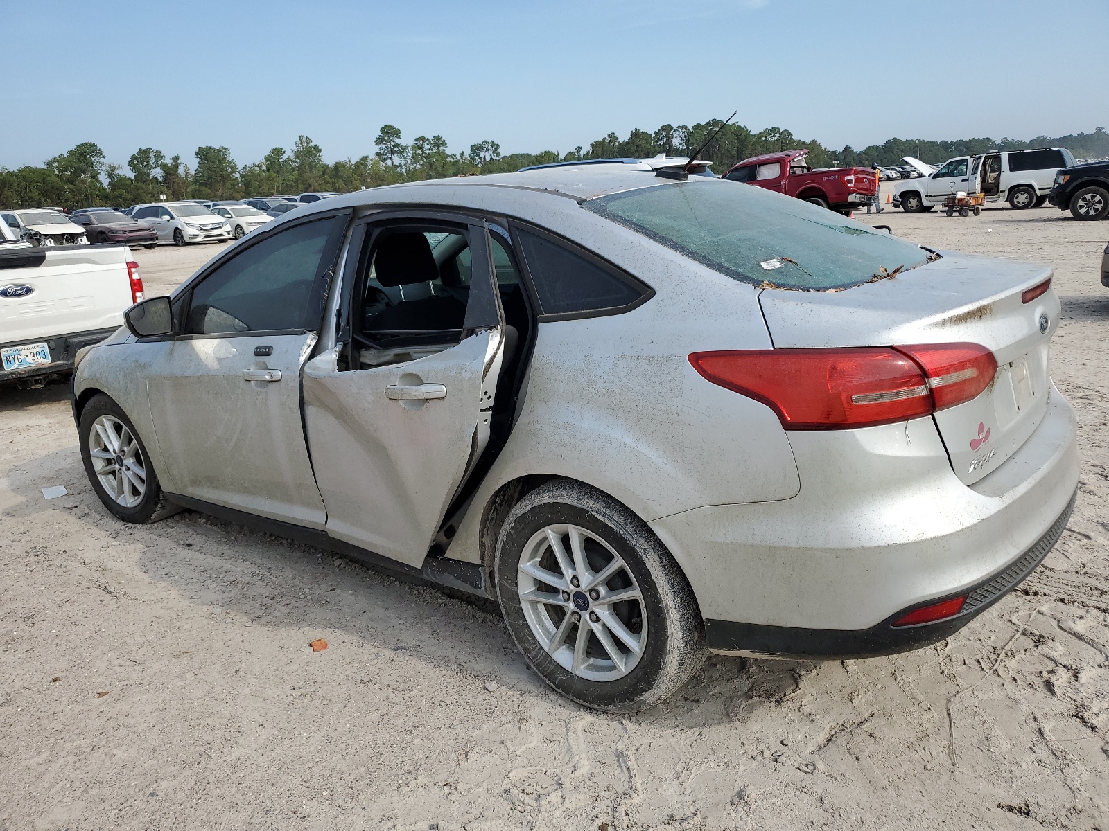 2015 Ford Focus Se vin: 1FADP3F24FL370226