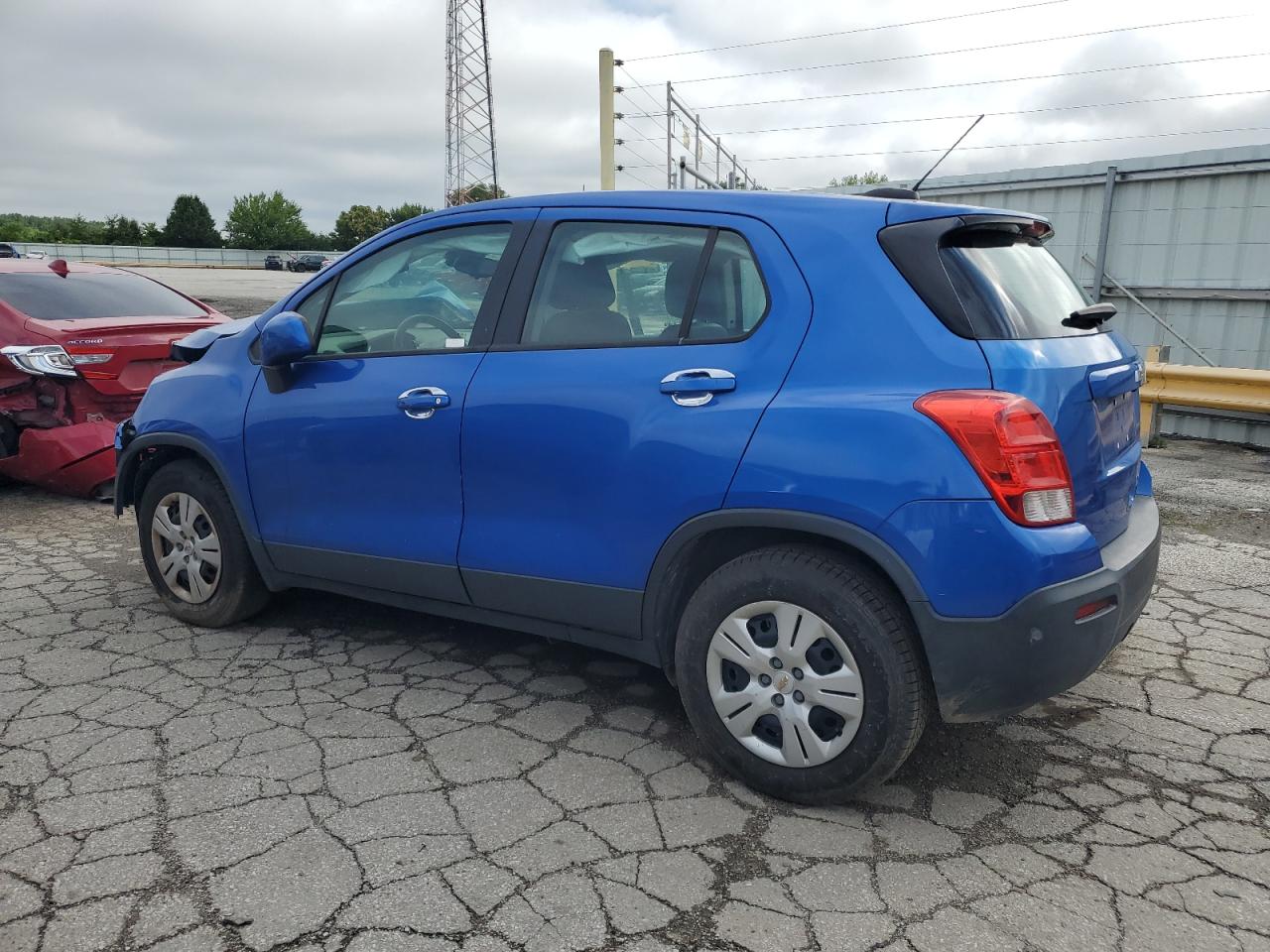 KL7CJKSB7FB221836 2015 CHEVROLET TRAX - Image 2