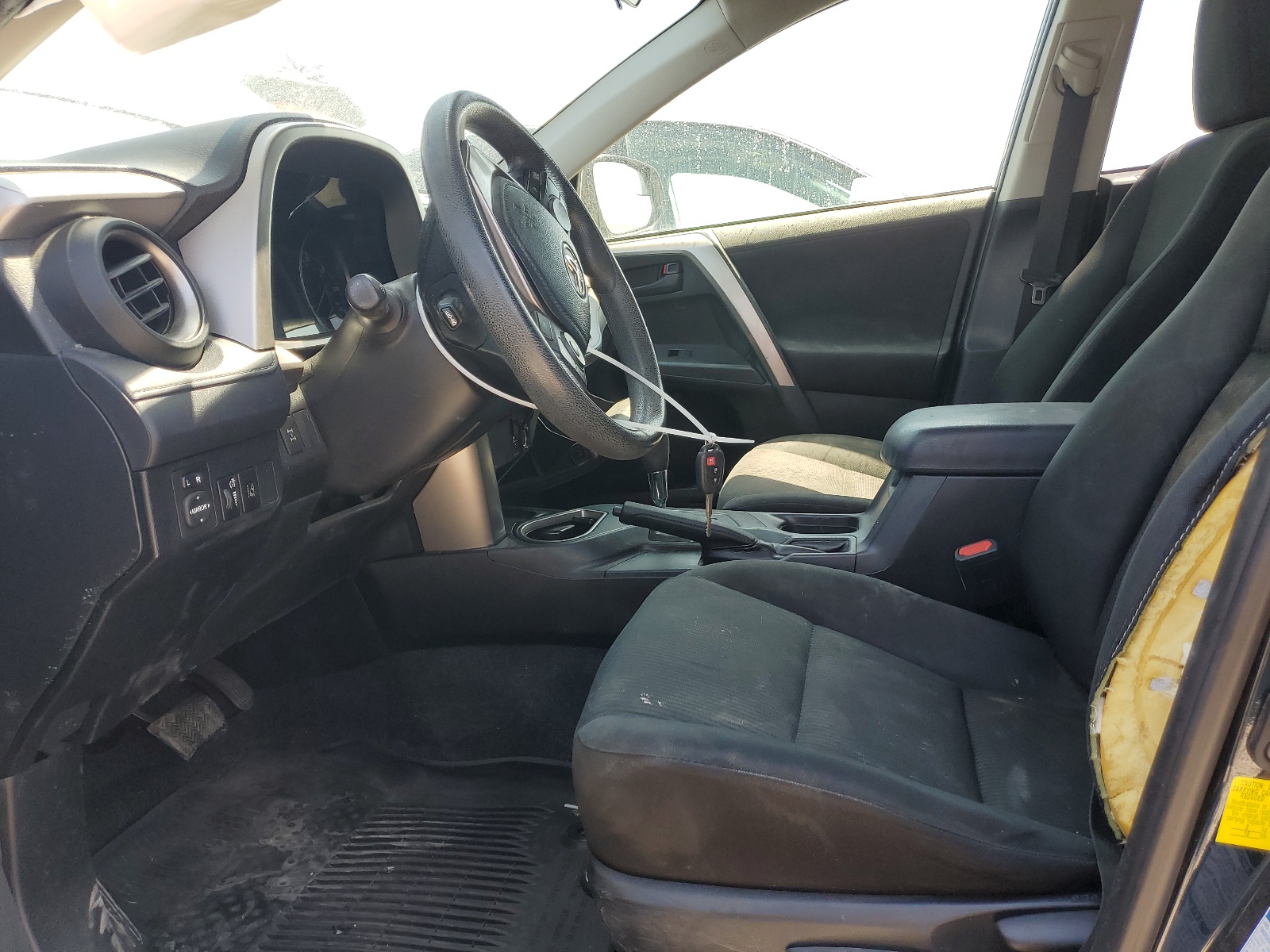 JTMBFREV2HJ108741 2017 Toyota Rav4 Le