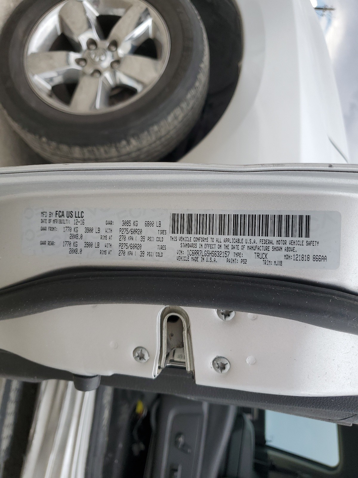 1C6RR7LG5HS632157 2017 Ram 1500 Slt