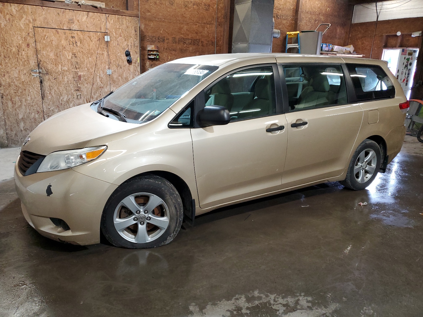 2012 Toyota Sienna vin: 5TDZK3DC4CS214014