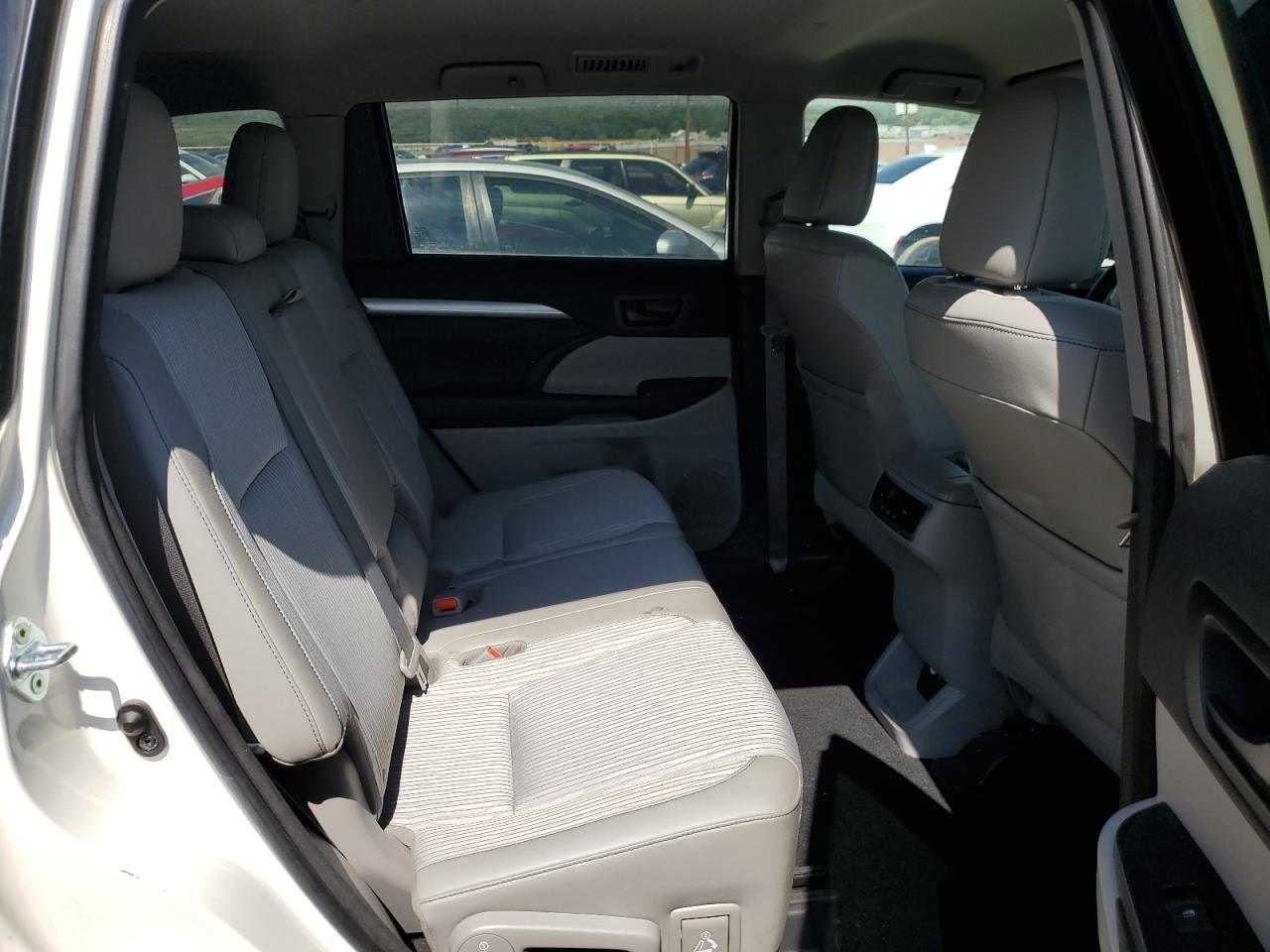 2016 Toyota Highlander Le VIN: 5TDBKRFH9GS318971 Lot: 64696154