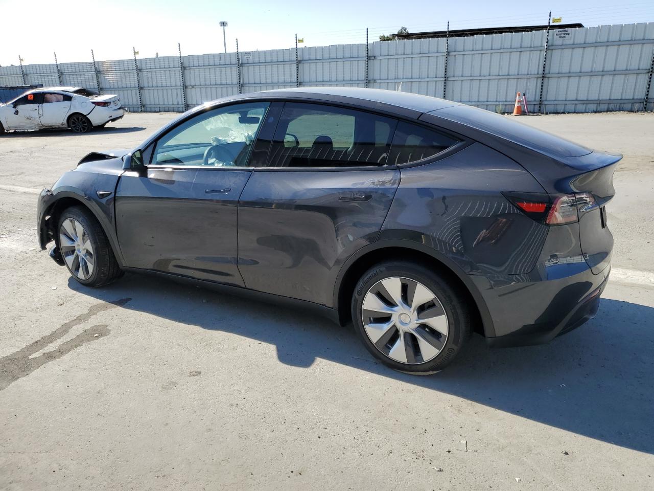 7SAYGDEE2RF025669 2024 TESLA MODEL Y - Image 2