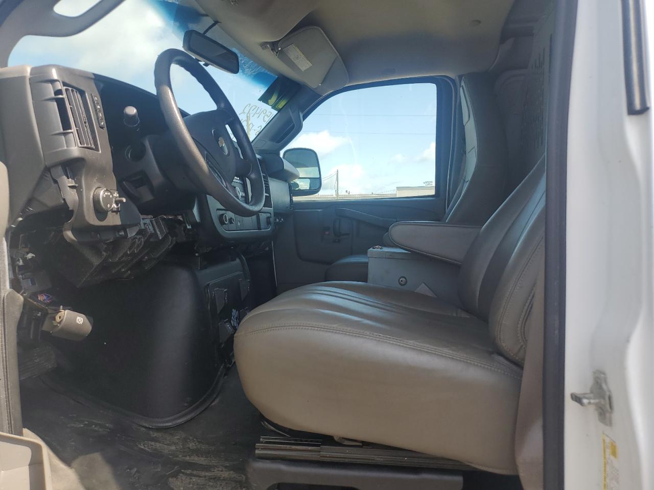 2017 Chevrolet Express G2500 VIN: 1GCWGAFF5H1299014 Lot: 63800144