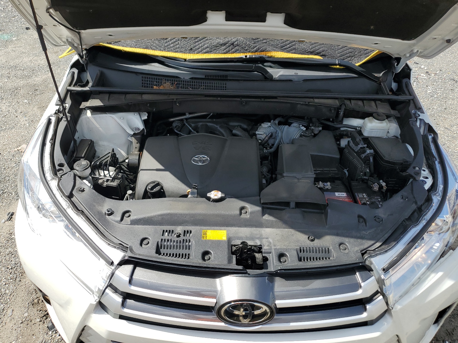 5TDKZRFH2KS338659 2019 Toyota Highlander Se