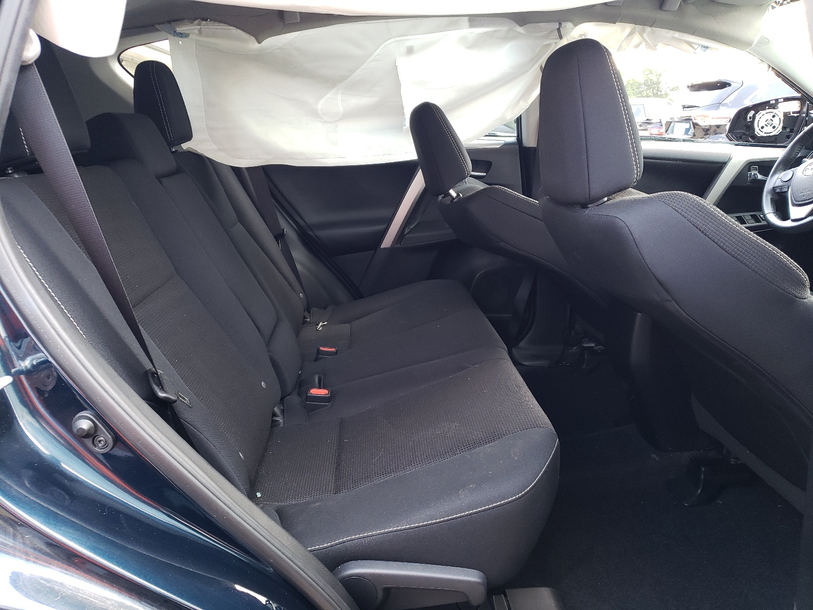 2T3RFREV9HW627155 2017 Toyota Rav4 Xle