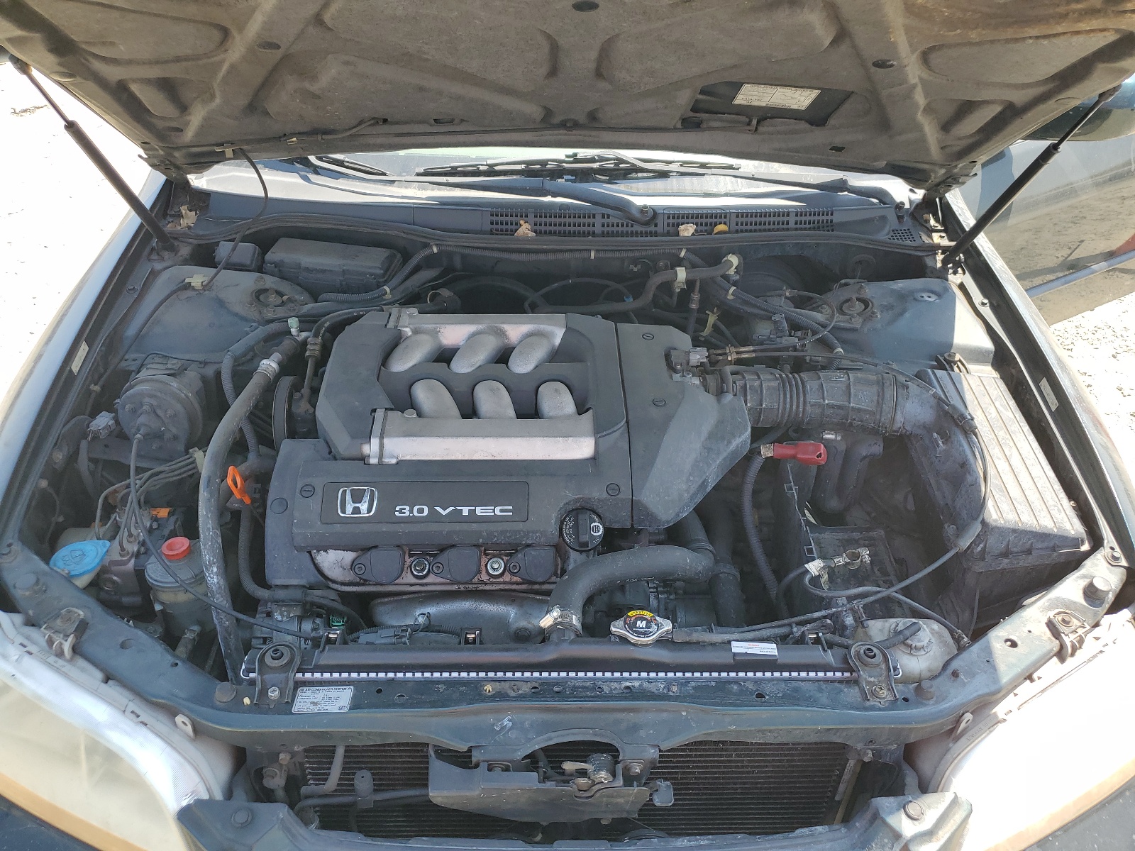 1HGCG1642YA077064 2000 Honda Accord Lx