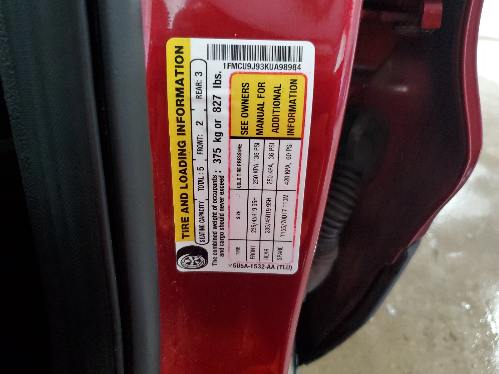 1FMCU9J93KUA98984 2019 Ford Escape Titanium