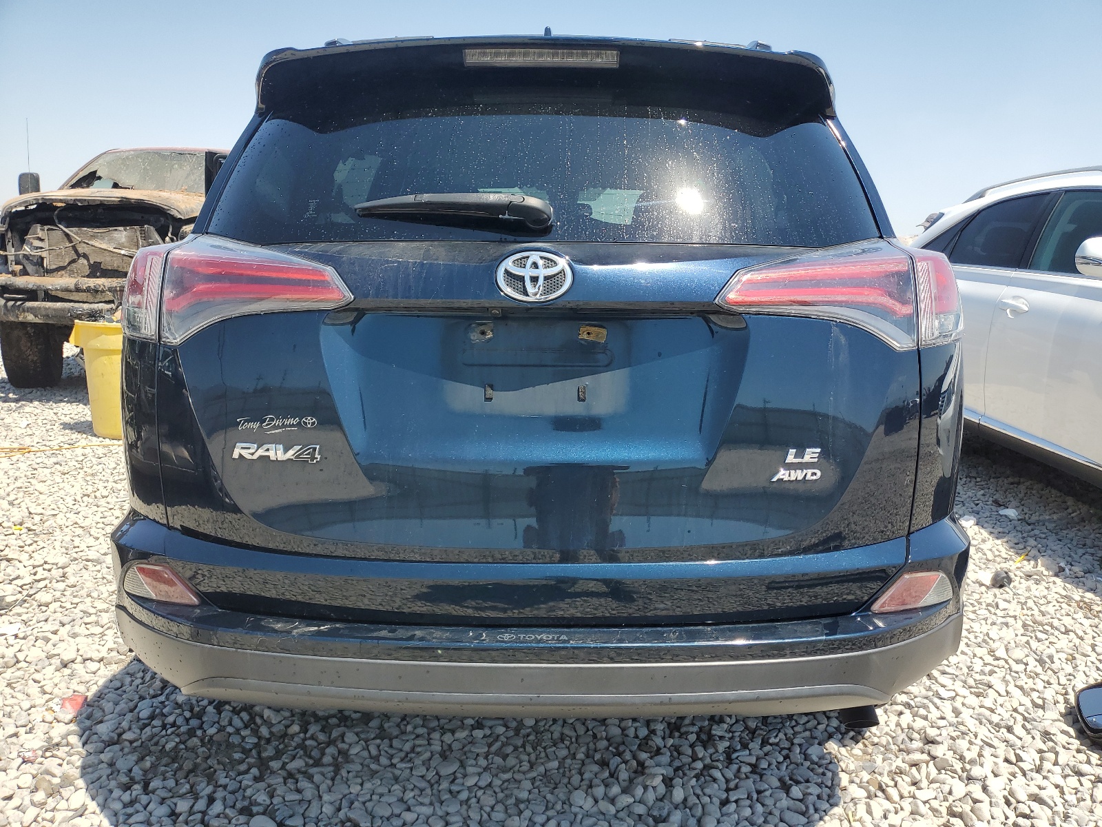 JTMBFREV2HJ108741 2017 Toyota Rav4 Le