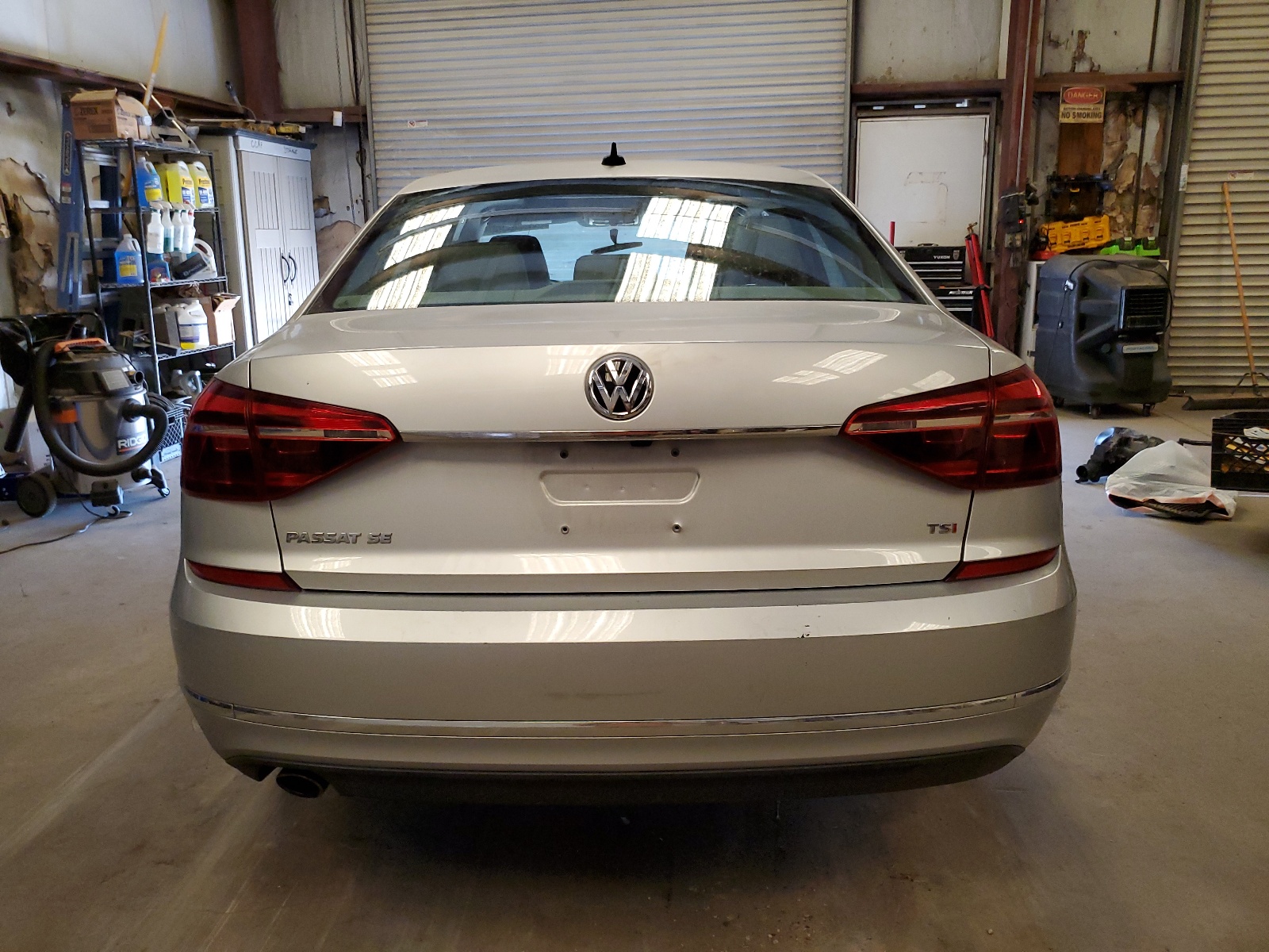 1VWBA7A33JC011143 2018 Volkswagen Passat Se