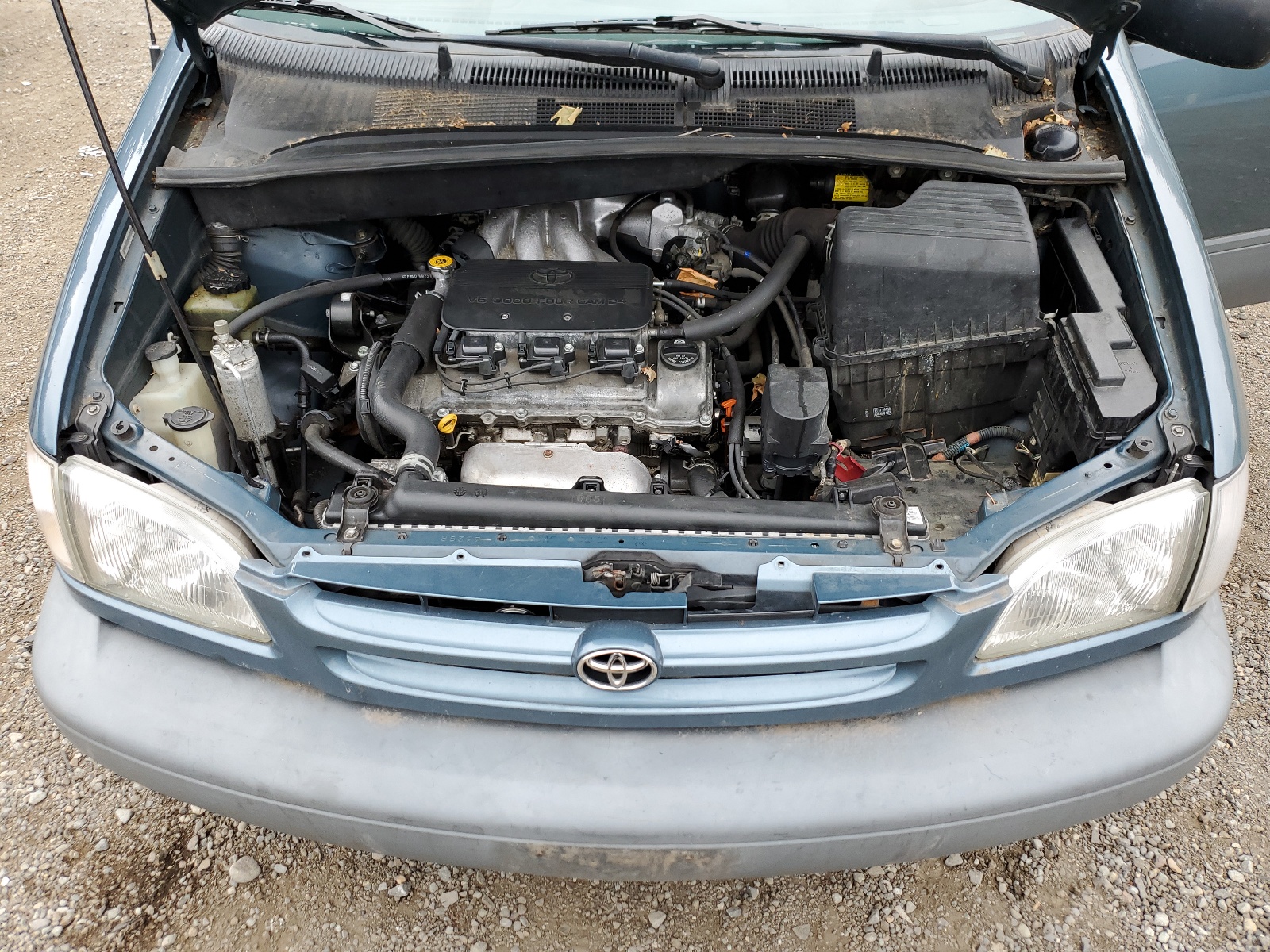 4T3ZF13C4YU308250 2000 Toyota Sienna Le