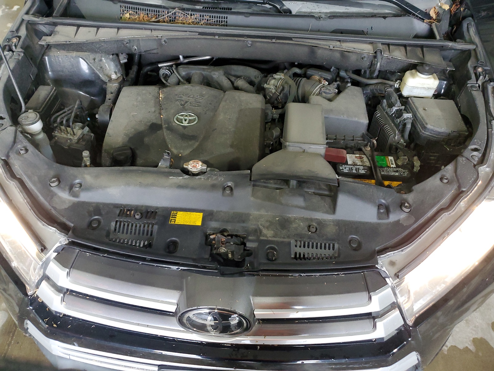 5TDJZRFH3JS544695 2018 Toyota Highlander Se