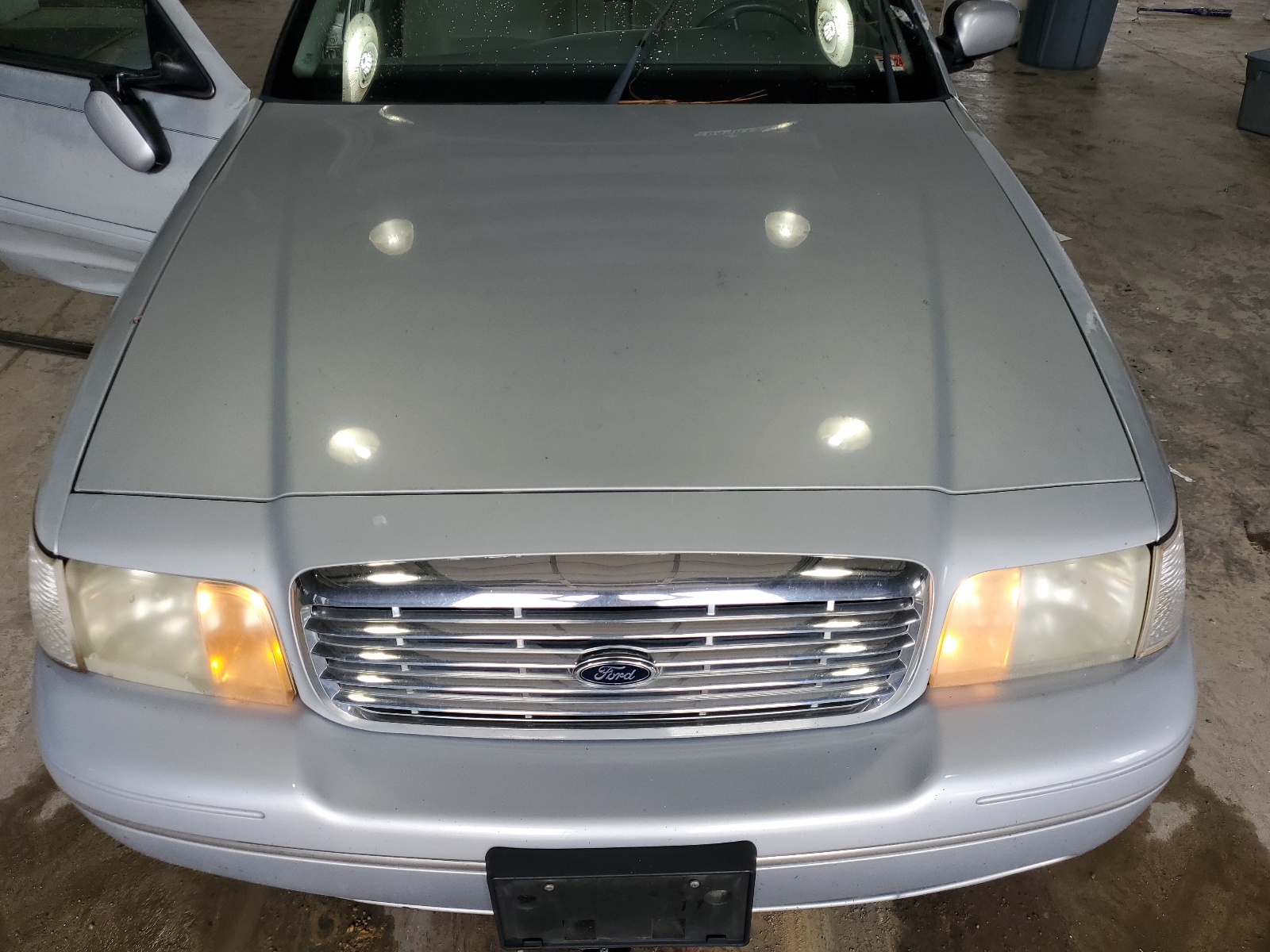 2FAFP74W31X133972 2001 Ford Crown Victoria Lx