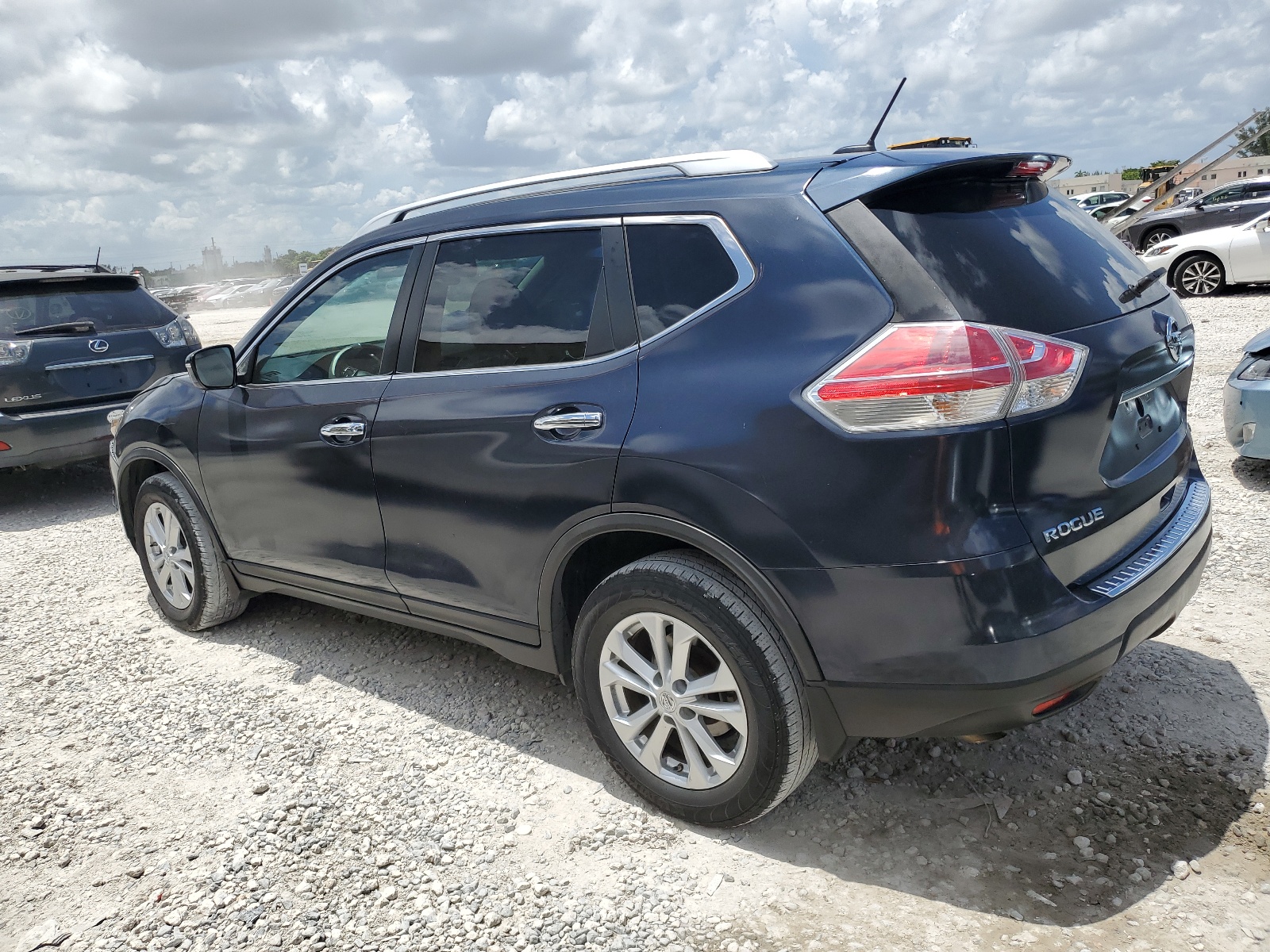 2015 Nissan Rogue S vin: KNMAT2MT5FP535529