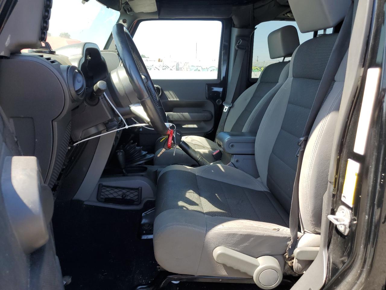 2007 Jeep Wrangler X VIN: 1J4GA39147L105412 Lot: 65225834