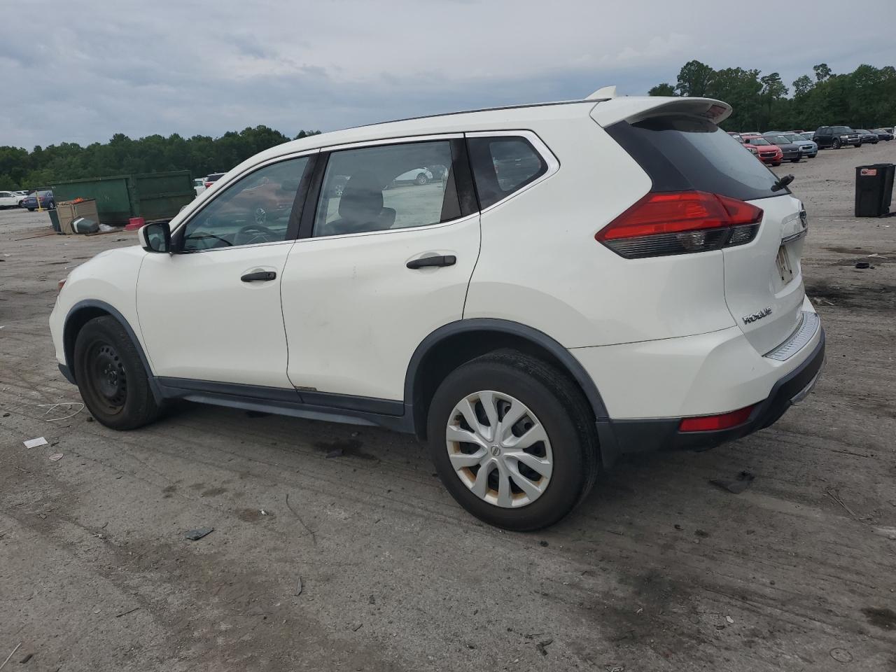 JN8AT2MV9HW014604 2017 NISSAN ROGUE - Image 2