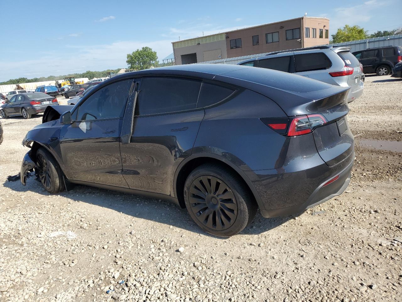 7SAYGDEE8RA225890 2024 TESLA MODEL Y - Image 2