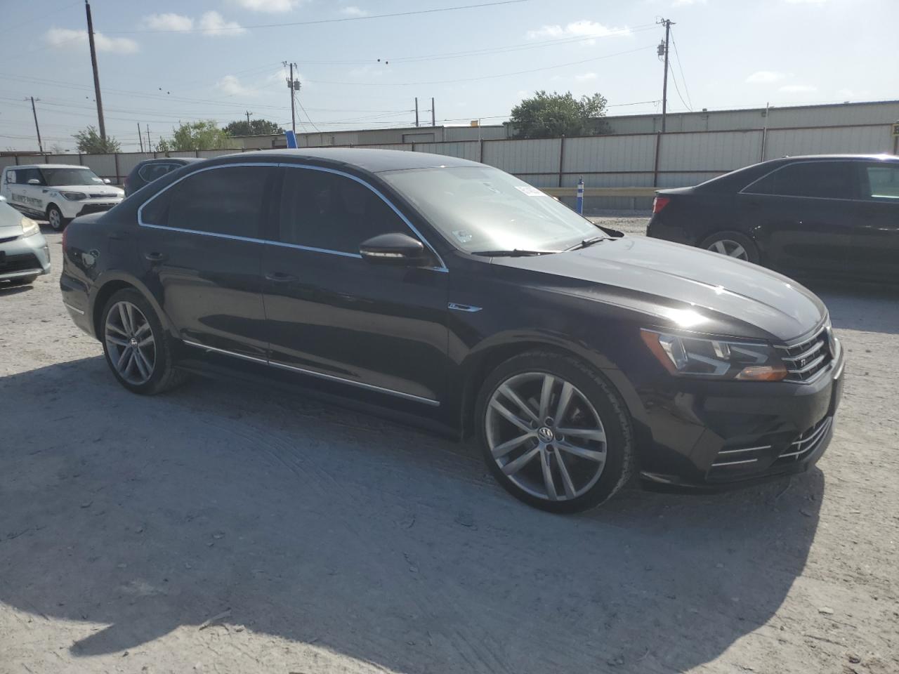 2017 Volkswagen Passat - Image 4
