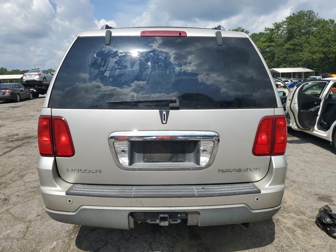 2003 Lincoln Navigator - Image 6