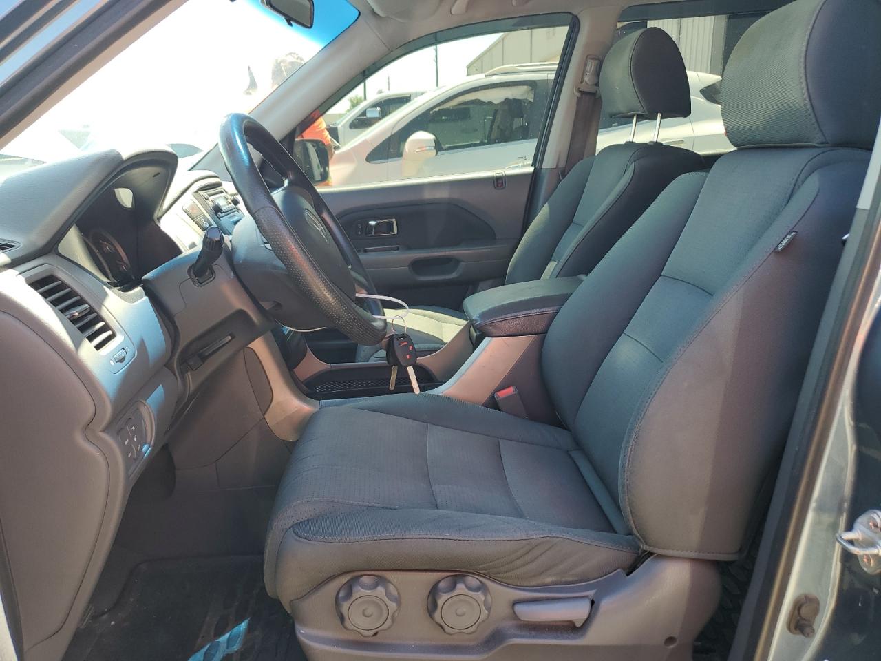 2007 Honda Pilot Lx VIN: 5FNYF18197B016424 Lot: 63844624