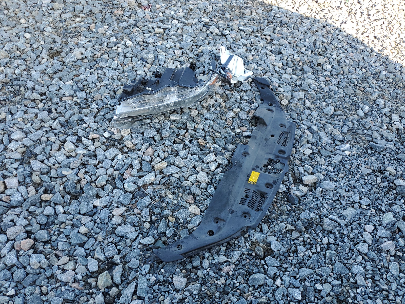 5TDZARFHXJS038856 2018 Toyota Highlander Le