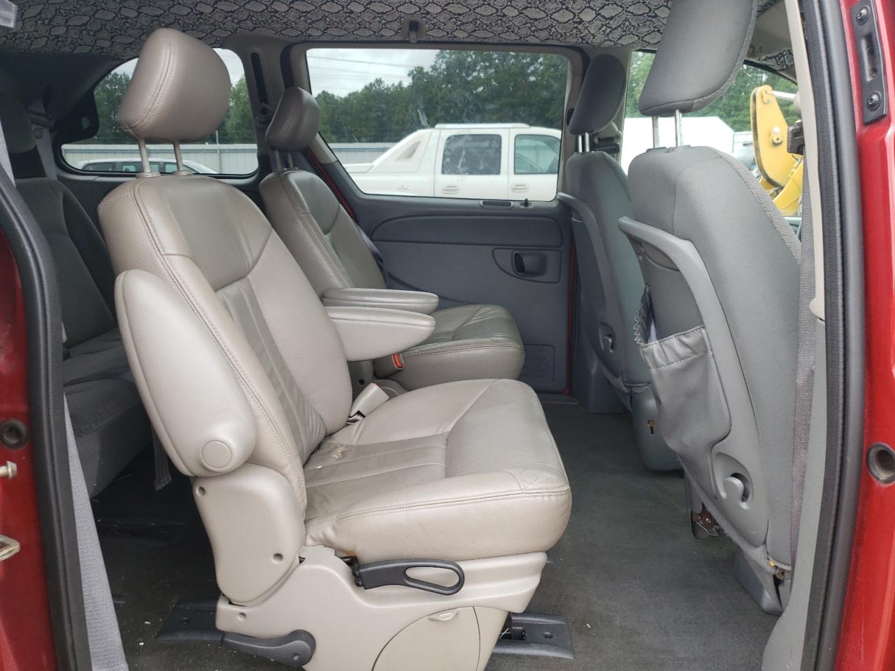 2005 Chrysler Town & Country VIN: 1C4GP45R95B417721 Lot: 63683264