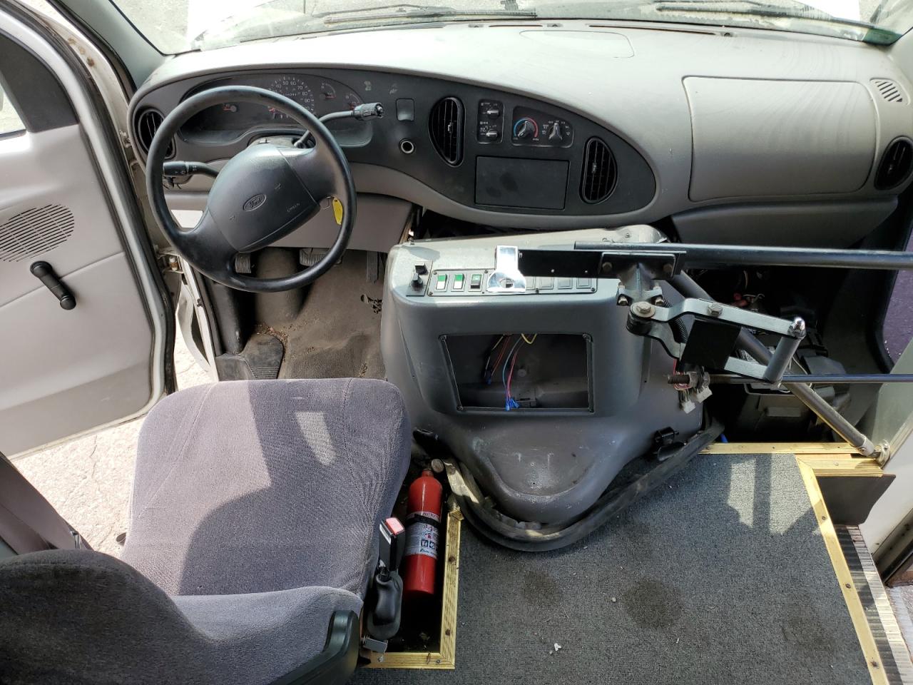 2001 Ford Econoline E350 Super Duty Cutaway Van VIN: 1FDWE35L51HA50343 Lot: 62583274